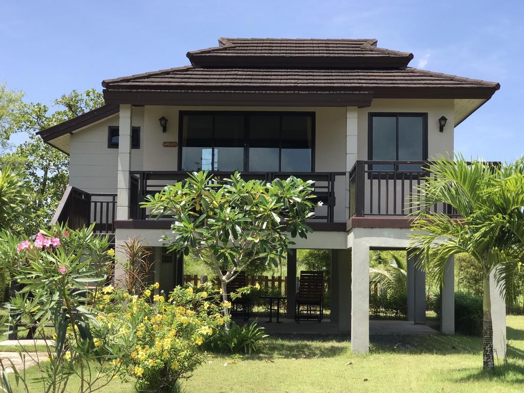 The Hip Resort @ Khao Lak Bang Sak Exterior photo