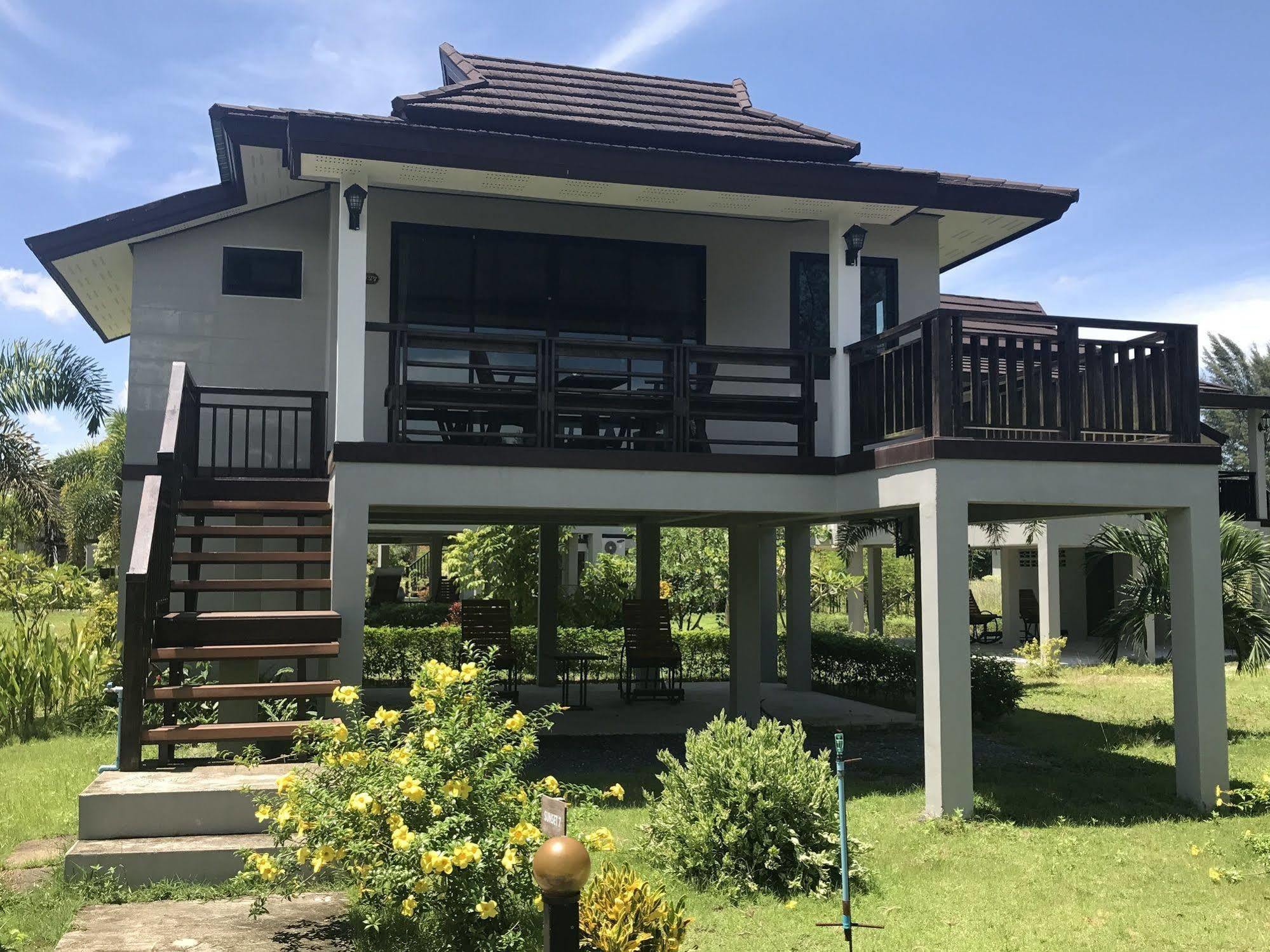 The Hip Resort @ Khao Lak Bang Sak Exterior photo